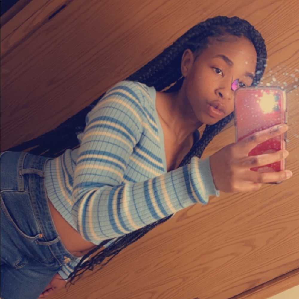 Meet your Posher, Nia